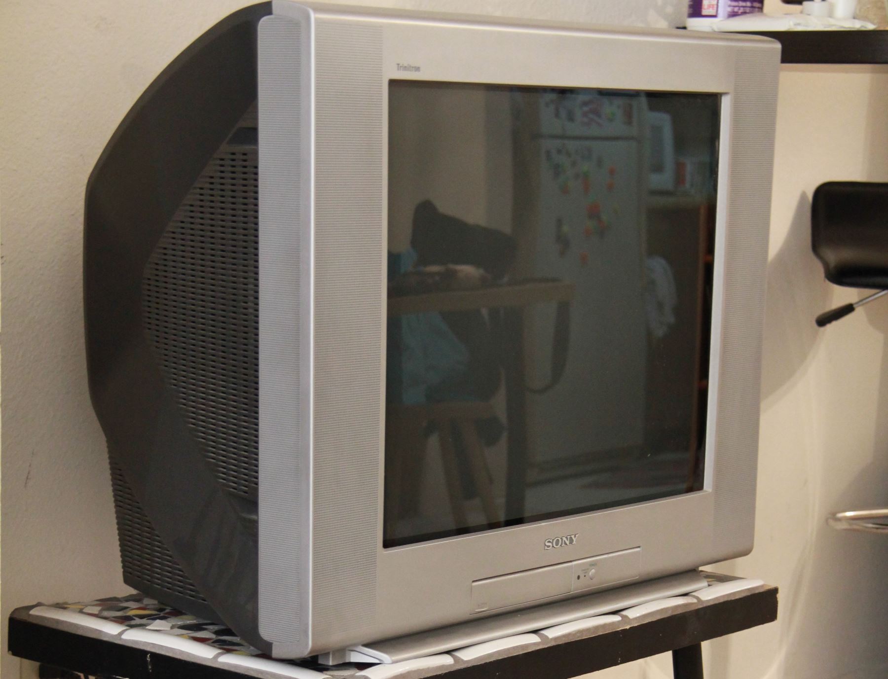  How to Use an Antenna and TV Streaming Services If You  Have an Old Tube TV