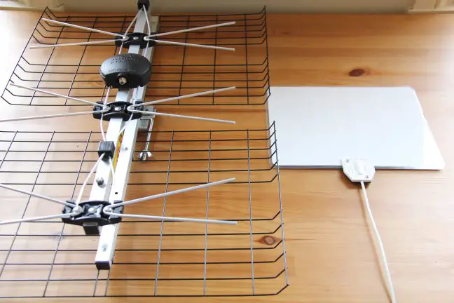 DB4 antenna and the original Mohu Leaf antennna